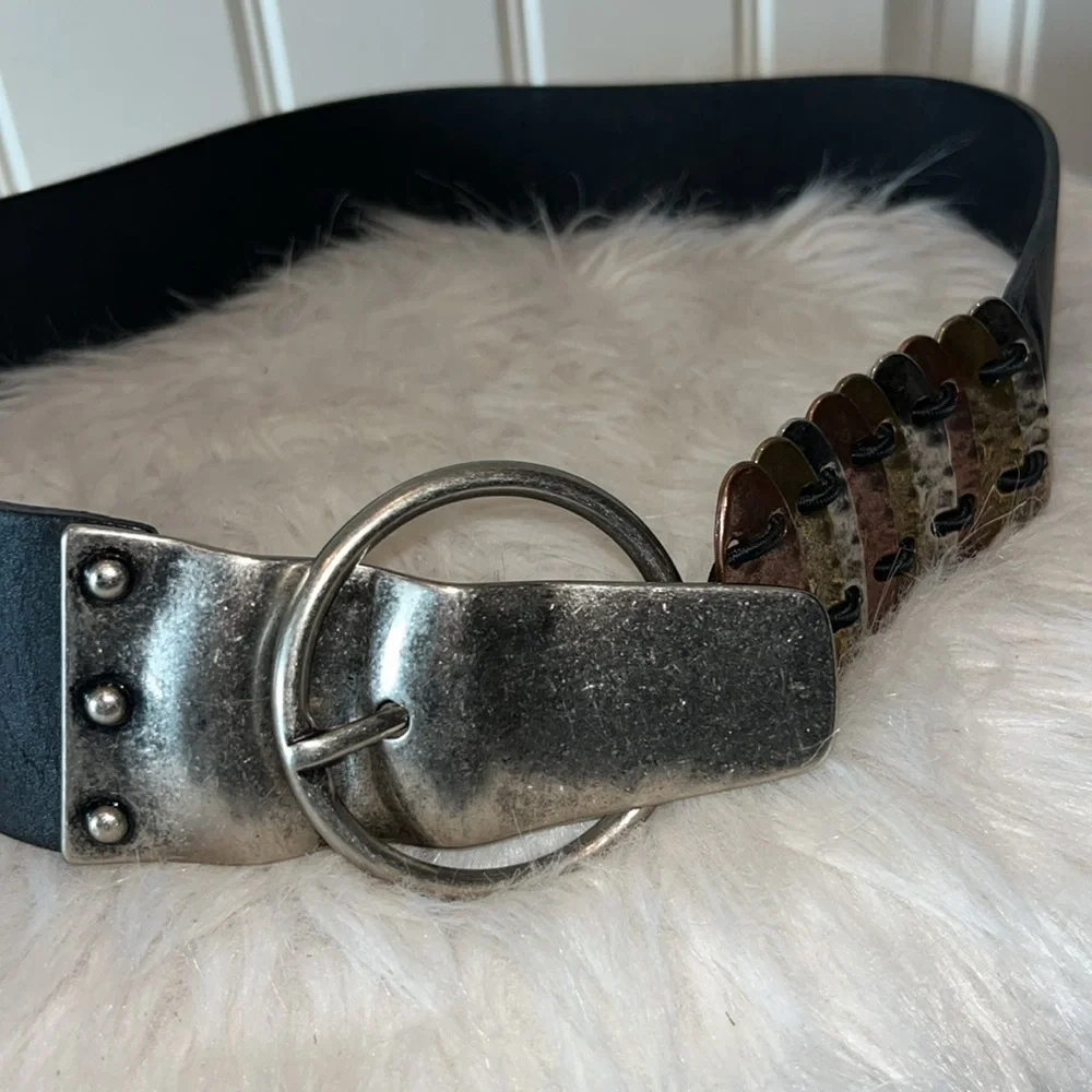 Super cute unique statement belt hammered metallic black leather belt Chicos S/M